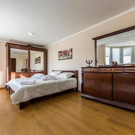 Super Comfort Flat For You Near The Metro. Kiew Exterior foto